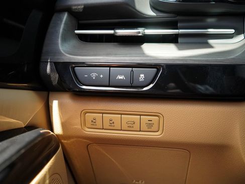 Used 2024 Kia Carnival EX FWD image 33