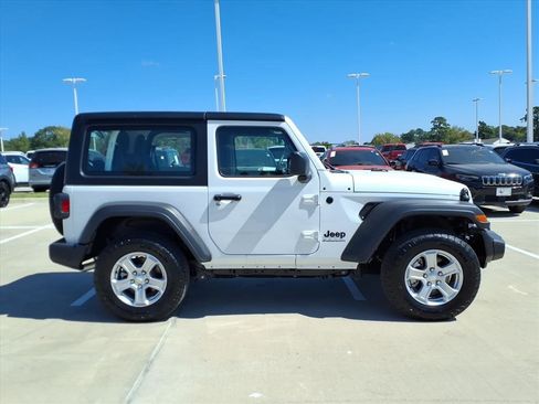 Used 2025 Jeep Wrangler Sport image 6