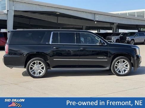 Used 2018 GMC Yukon XL SLT w/ Premium Edition AWD/4WD image 3