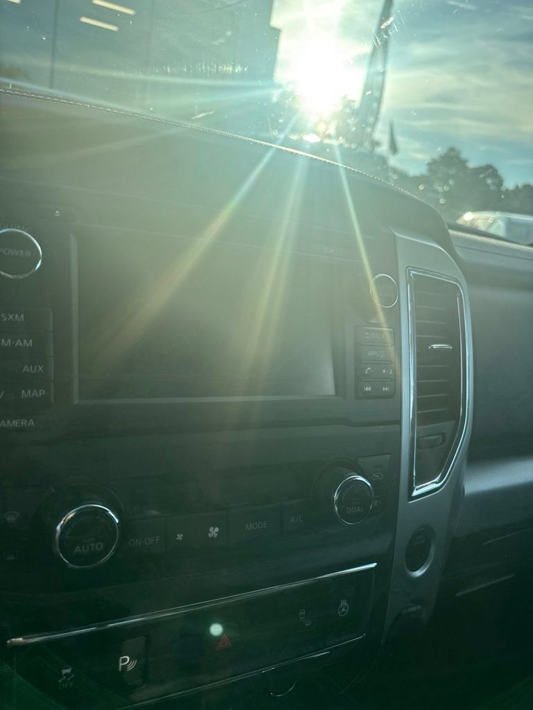 Used 2018 Nissan Titan PRO-4X w/ Pro-4x Convenience Package AWD/4WD image 19