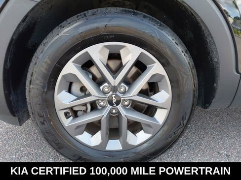 Certified 2024 Kia Telluride LX FWD image 10