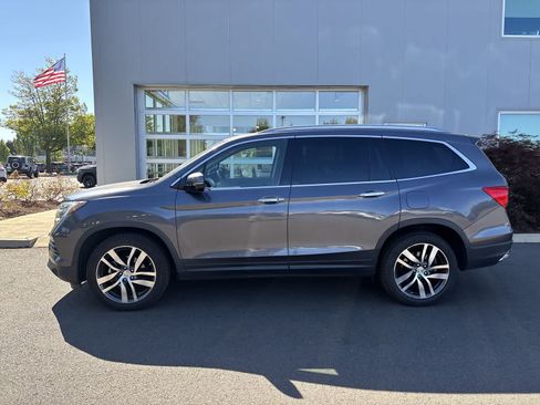 Used 2017 Honda Pilot Elite image 2