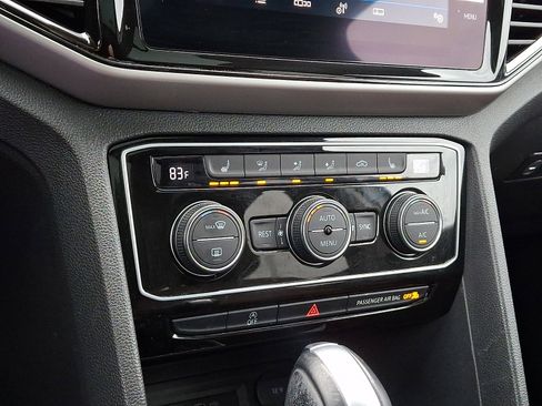 Certified 2022 Volkswagen Atlas SEL R-Line image 17