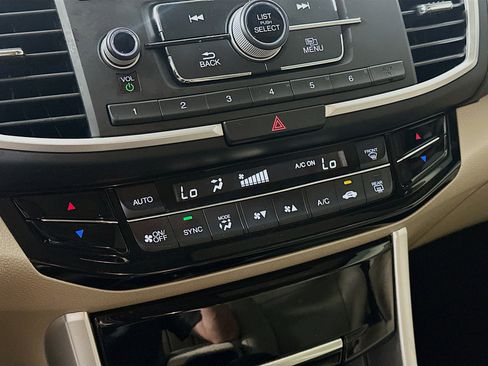 Used 2017 Honda Accord LX image 22