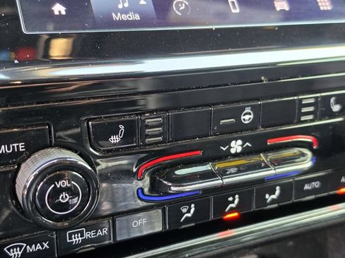 Used 2021 Jeep Grand Cherokee L Laredo RWD image 28