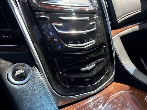Used 2018 Cadillac Escalade ESV Premium Luxury AWD/4WD image 23