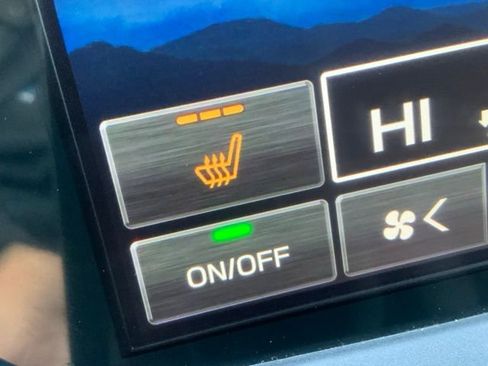 Certified 2025 Subaru Forester Limited image 28