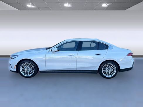 Certified 2025 BMW 540i xDrive AWD/4WD image 2