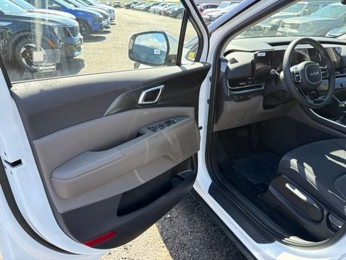 New 2026 Kia Carnival LX FWD image 10