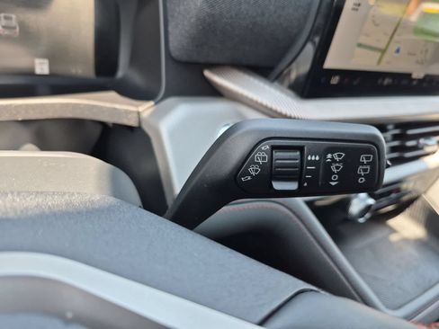 Used 2025 Ford Explorer Active AWD/4WD image 24