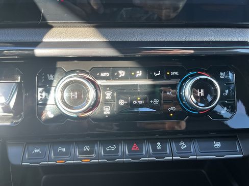 Used 2023 GMC Sierra 1500 AT4 w/ Technology Package image 21