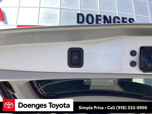 Used 2017 Toyota Highlander Limited image 14