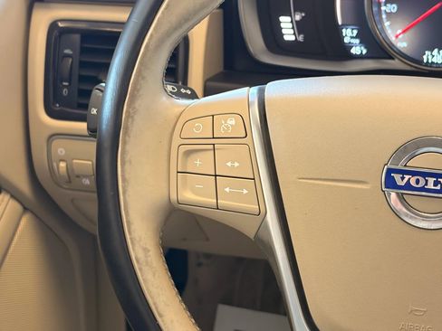 Used 2016 Volvo XC70 T5 Platinum w/ Protection Package image 27