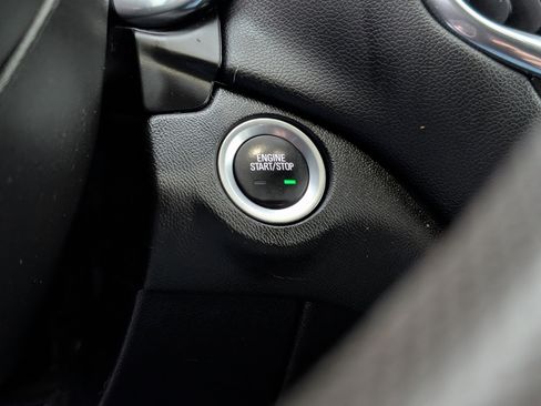 Used 2019 Chevrolet Equinox LT image 19