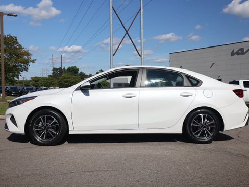 Used 2023 Kia Forte LXS w/ LXS Technology Package FWD image 2