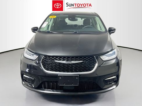 Used 2023 Chrysler Pacifica Touring-L FWD image 10