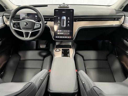 New 2025 Volvo EX90 Ultra image 2
