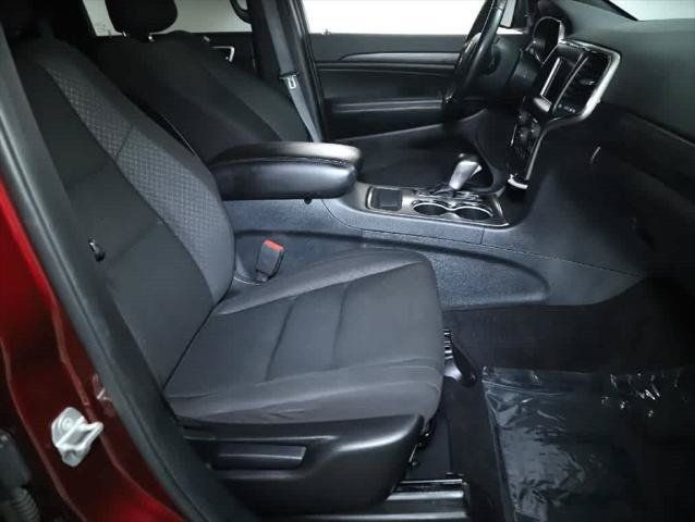 Certified 2020 Jeep Grand Cherokee Laredo AWD/4WD image 31