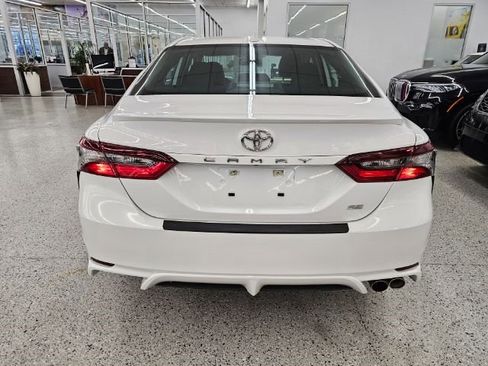 Used 2023 Toyota Camry SE image 5
