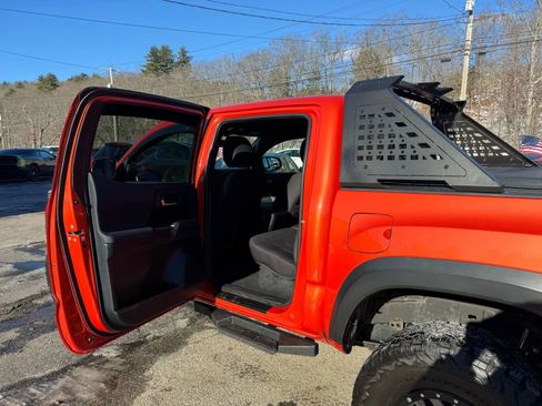 Used 2016 Toyota Tacoma SR image 7