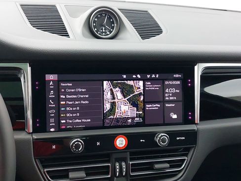 Used 2026 Porsche Macan image 22