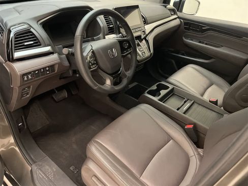 Used 2023 Honda Odyssey Touring image 2