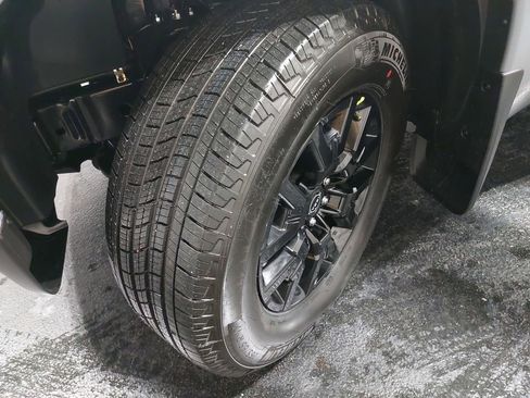 New 2026 Nissan Frontier SV w/ Tow Package AWD/4WD image 31
