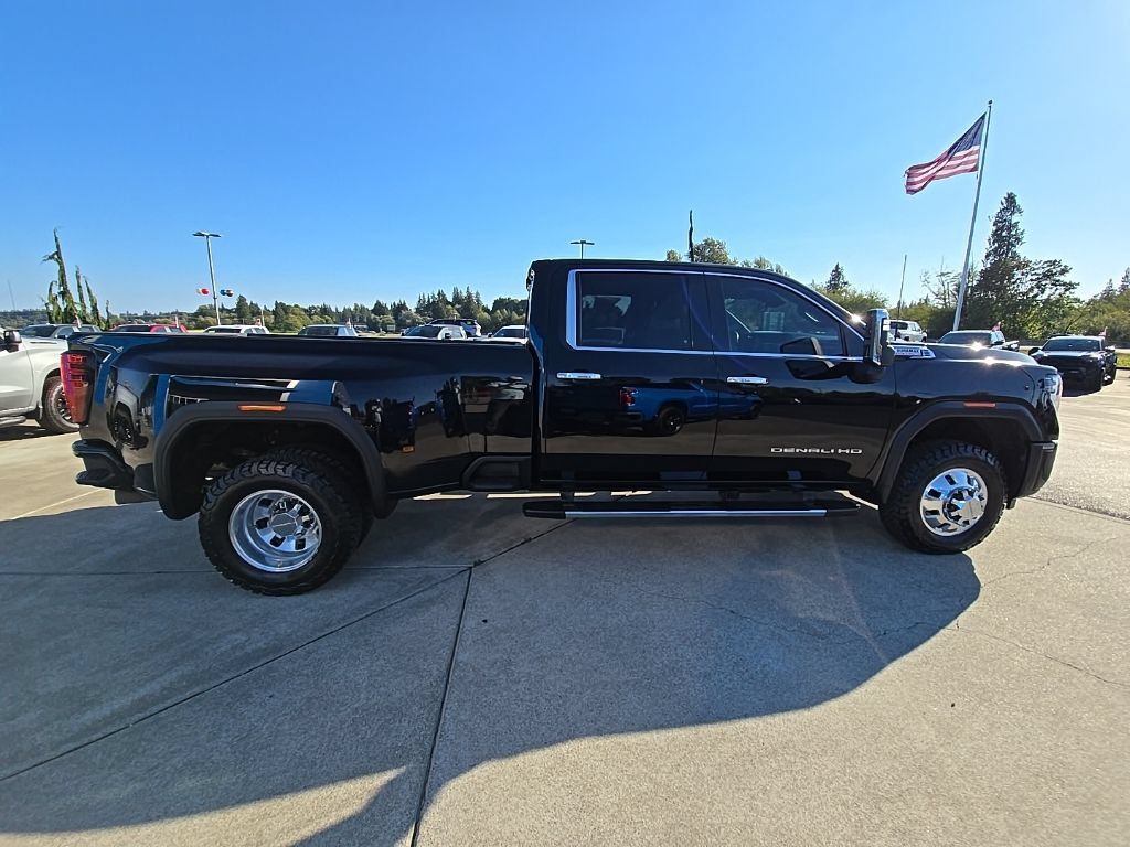 Used 2025 GMC Sierra 3500 Denali AWD/4WD image 7
