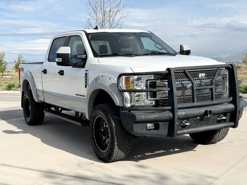 Used 2019 Ford F250 XLT w/ XLT Value Package image 3