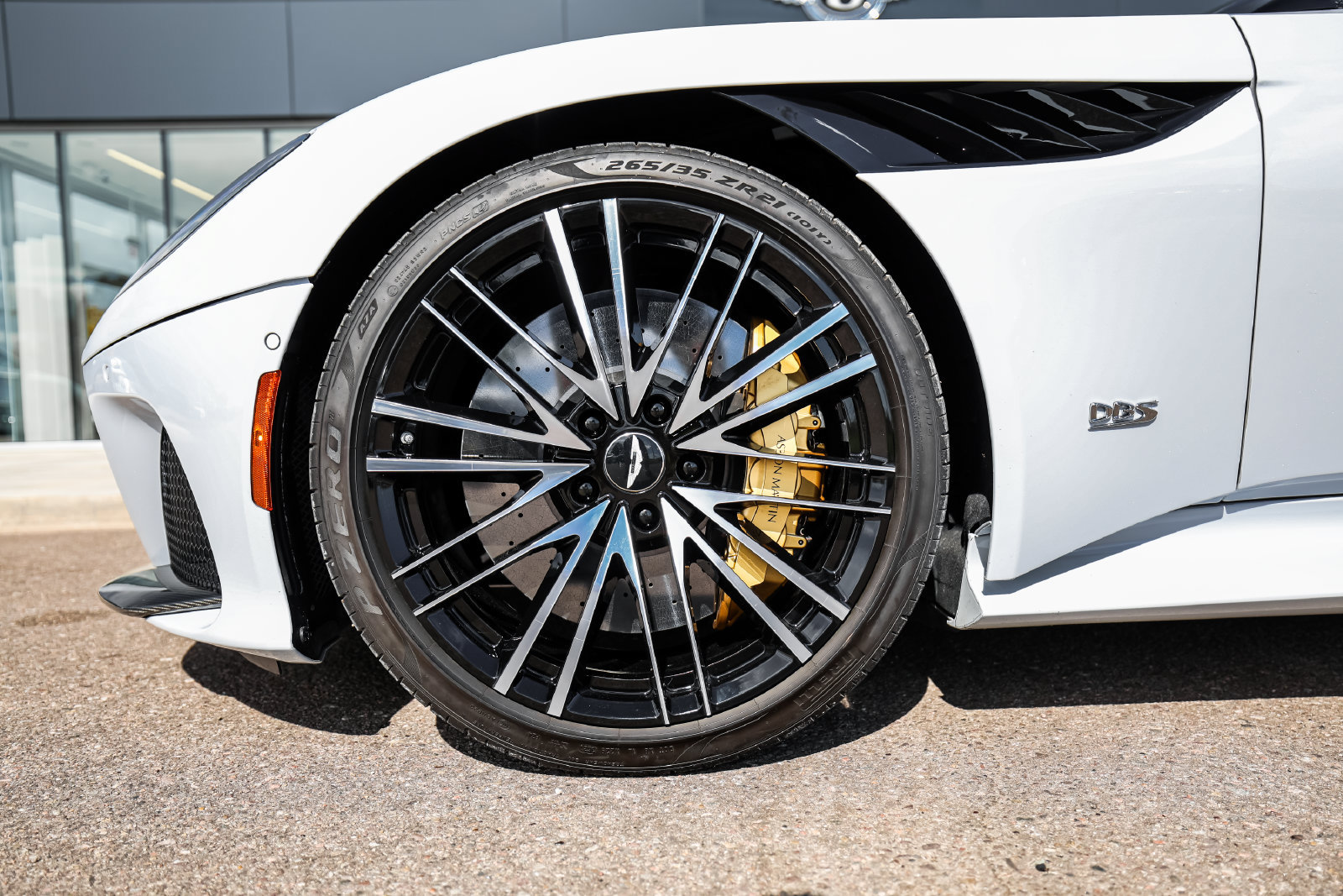 Used 2022 Aston Martin DBS Superleggera Volante RWD image 6