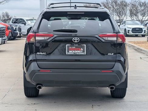 Used 2023 Toyota RAV4 XLE Premium image 5