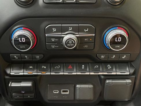 Used 2021 Chevrolet Silverado 1500 LTZ AWD/4WD image 17