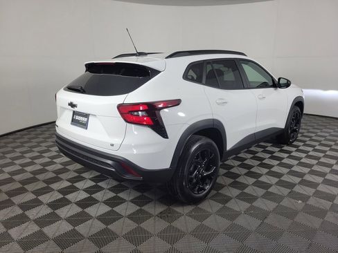 New 2026 Chevrolet Trax LT w/ Midnight Edition image 4