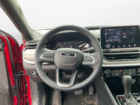 Used 2024 Jeep Compass Limited image 12