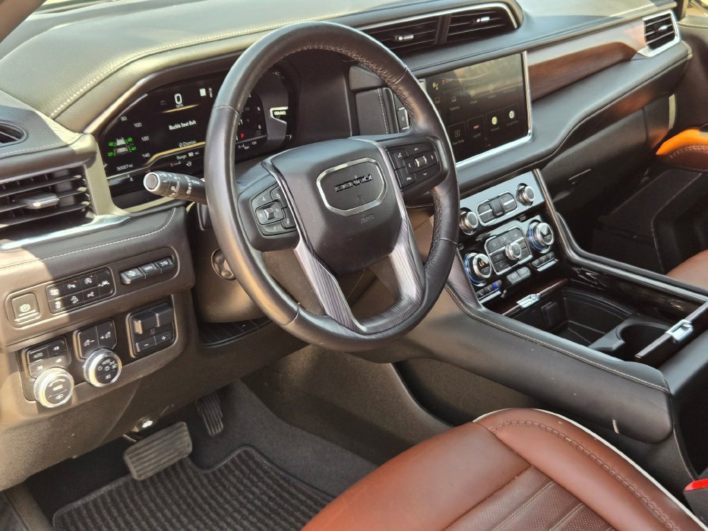 Used 2023 GMC Yukon Denali Ultimate AWD/4WD image 10