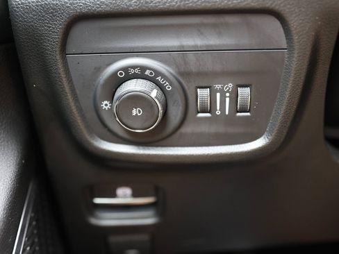 Used 2023 Jeep Grand Cherokee L Overland image 39