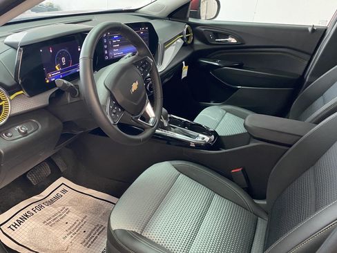 Used 2025 Chevrolet Trax LT w/ Driver Confidence Package FWD image 19