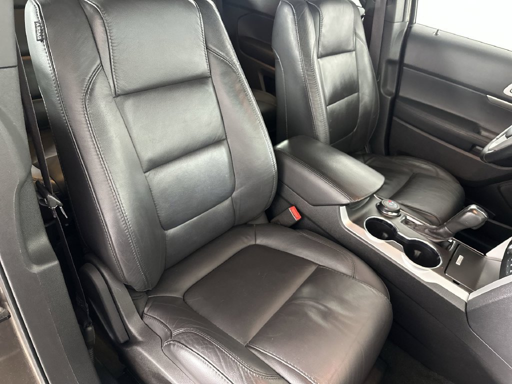 Used 2015 Ford Explorer XLT w/ Equipment Group 202B AWD/4WD image 28