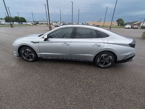 Used 2024 Hyundai Sonata SEL w/ Convenience Package FWD image 8