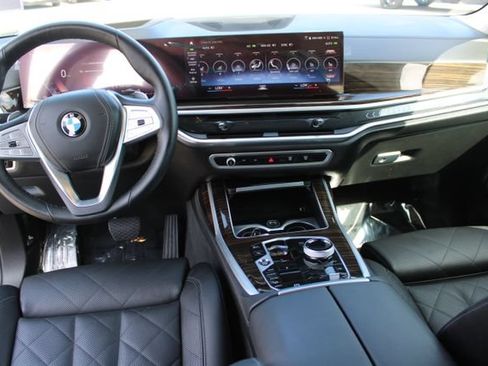 Used 2023 BMW X7 xDrive40i w/ Executive Package AWD/4WD image 16