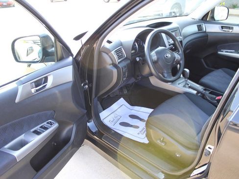 Used 2010 Subaru Forester 2.5X Premium image 12