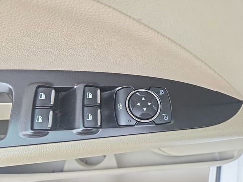 Used 2020 Ford Fusion SEL image 17