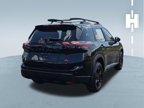 Used 2025 Nissan Rogue SV image 3