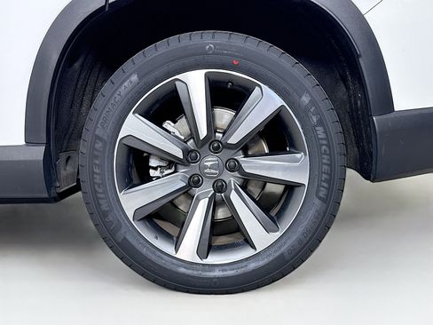 Certified 2024 Honda Pilot Touring image 39