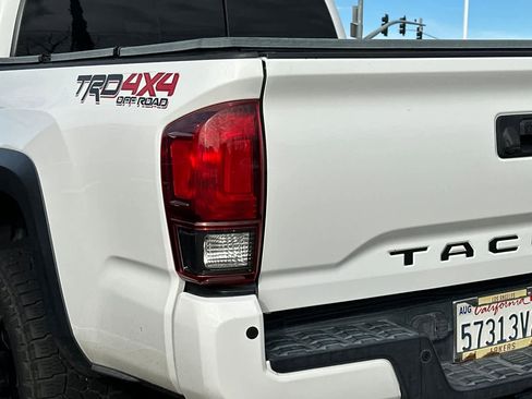 Used 2019 Toyota Tacoma TRD Off-Road image 14