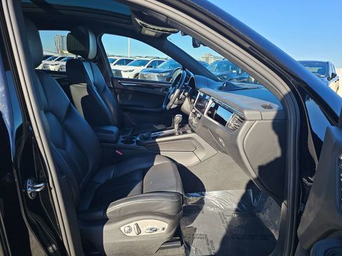 Used 2024 Porsche Macan image 11