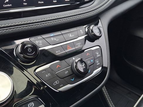 Used 2023 Chrysler Pacifica Limited w/ S Appearance Package image 29