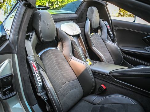 Used 2023 Chevrolet Corvette Stingray Premium Conv w/ Z51 Performance Package RWD image 17