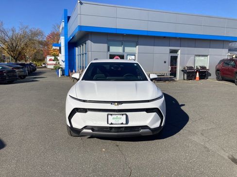New 2026 Chevrolet Equinox EV LT w/ Convenience Package II image 2