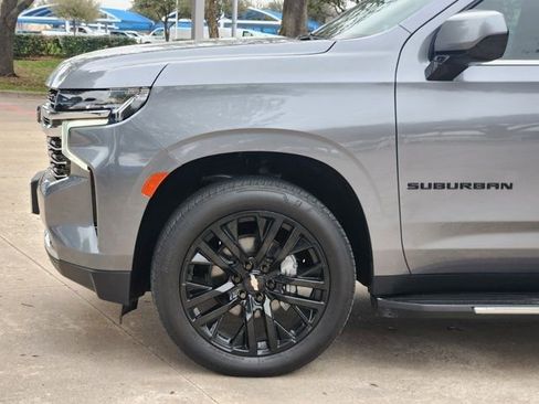 Used 2021 Chevrolet Suburban LT image 16